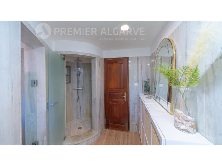 Image No.34-5 Bed House for sale