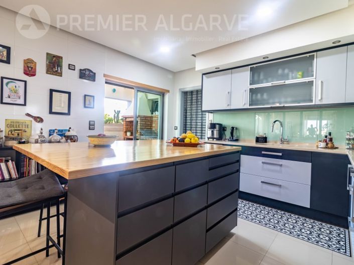 Image No.12-3 Bed Apartment for sale