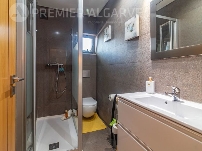 Image No.19-3 Bed Apartment for sale