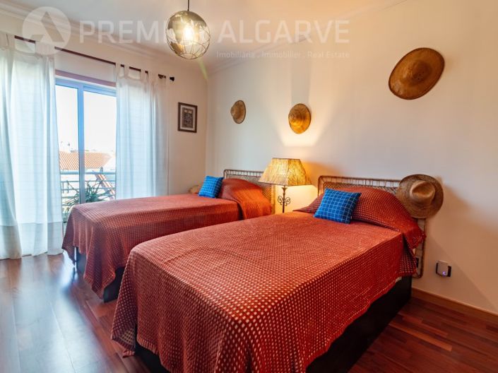 Image No.20-3 Bed Apartment for sale