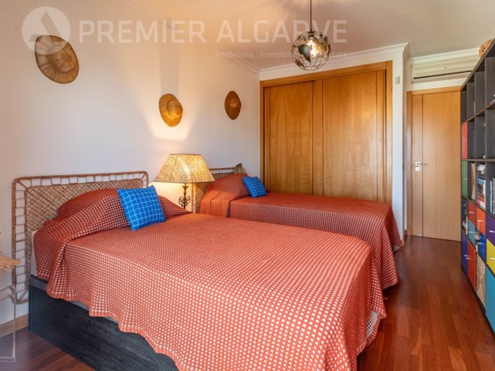 Image No.21-3 Bed Apartment for sale