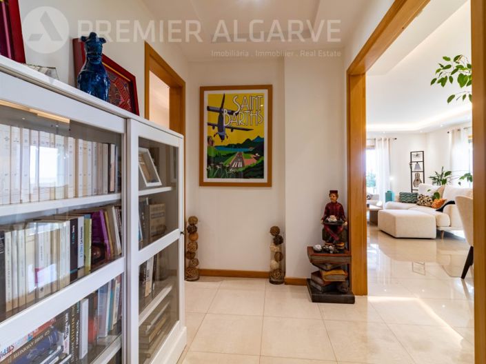 Image No.22-3 Bed Apartment for sale