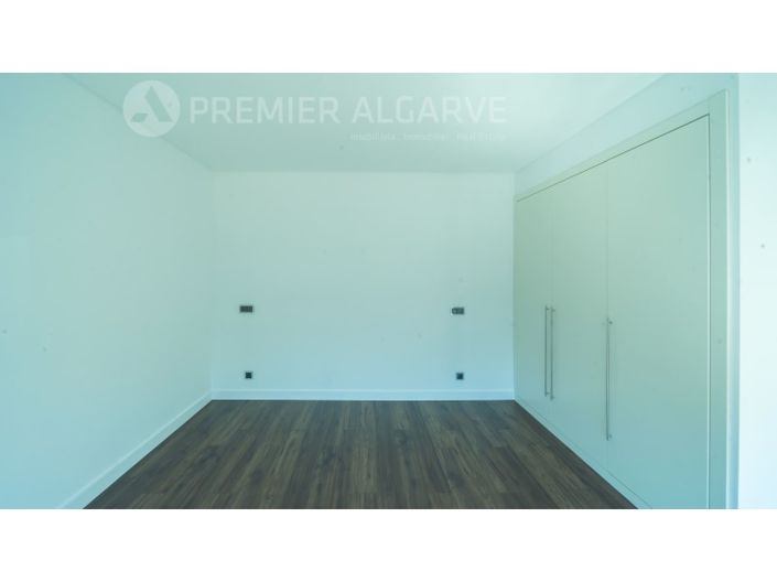 Image No.11-4 Bed House for sale