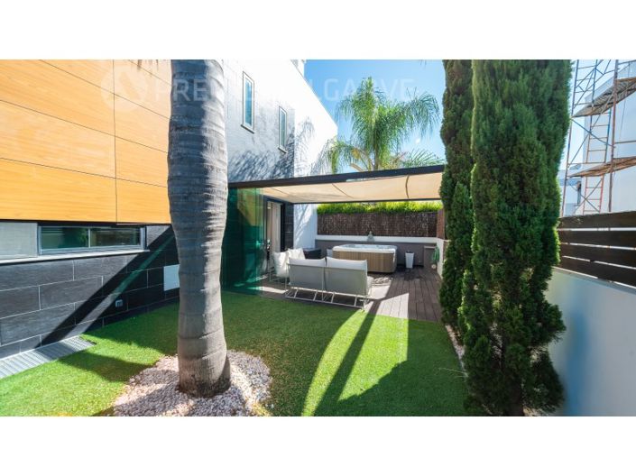 Image No.15-4 Bed House for sale