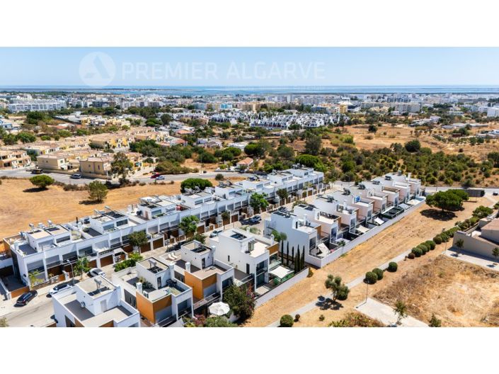 Image No.2-4 Bed House for sale