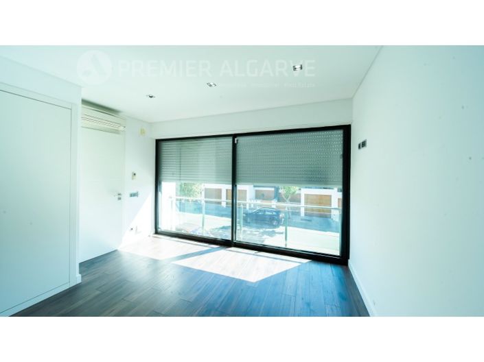 Image No.20-4 Bed House for sale