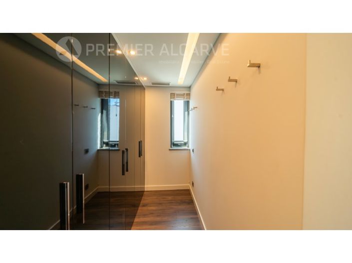 Image No.22-4 Bed House for sale