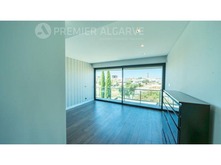 Image No.27-4 Bed House for sale