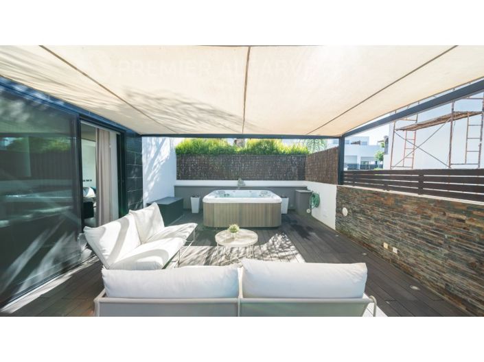 Image No.32-4 Bed House for sale