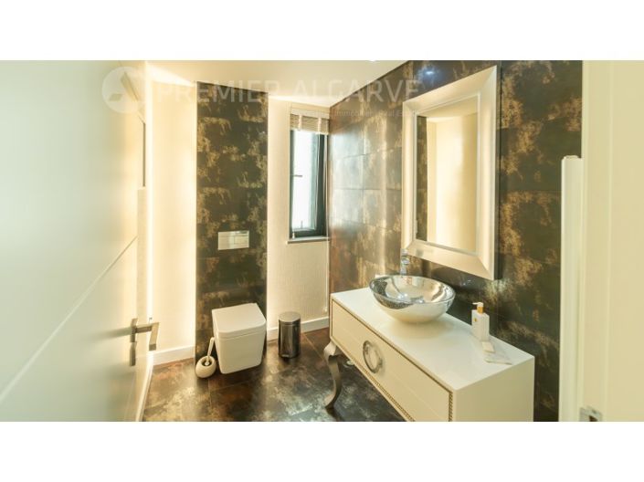 Image No.9-4 Bed House for sale