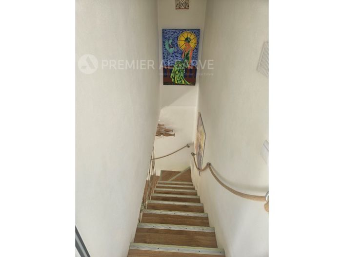 Image No.10-1 Bed House for sale