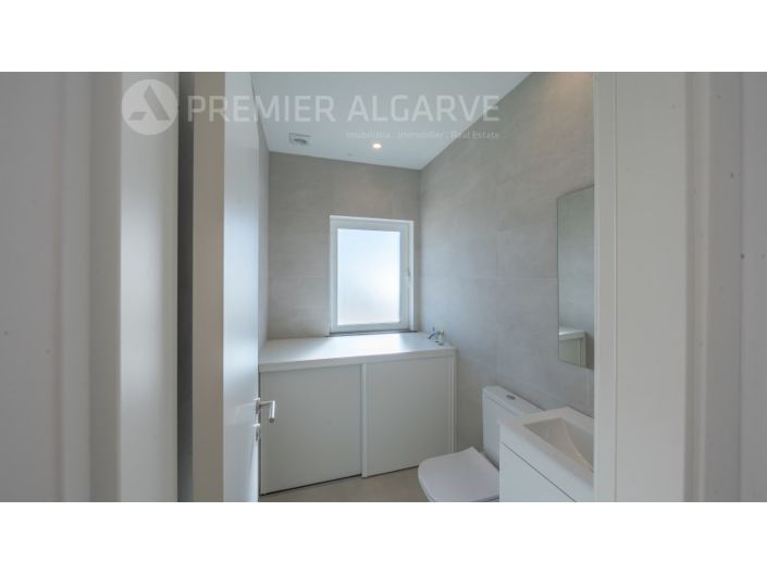 Image No.13-2 Bed House for sale