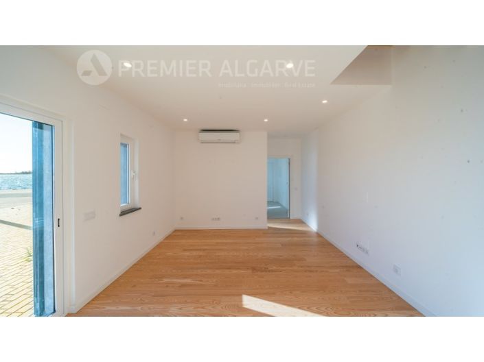 Image No.17-2 Bed House for sale