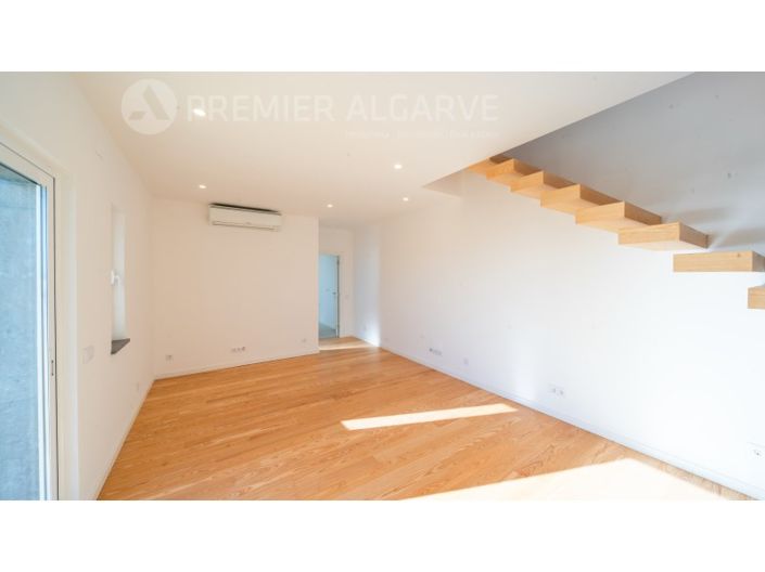 Image No.18-2 Bed House for sale