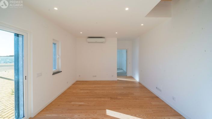 Image No.2-2 Bed Villa for sale