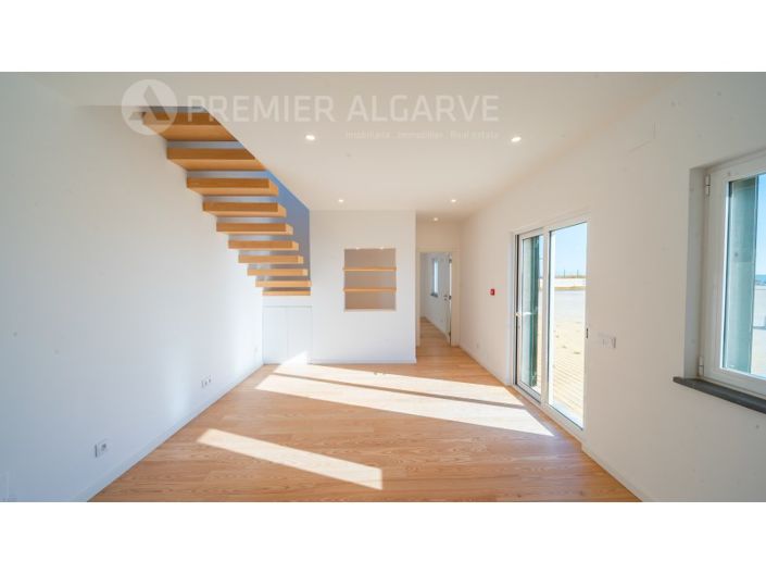 Image No.9-2 Bed House for sale