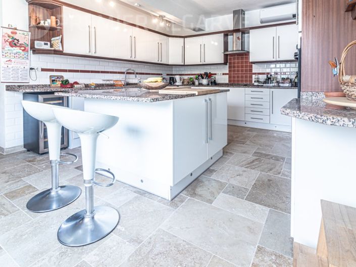 Image No.18-5 Bed House for sale