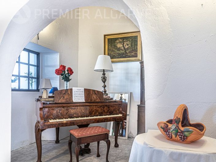 Image No.20-5 Bed House for sale