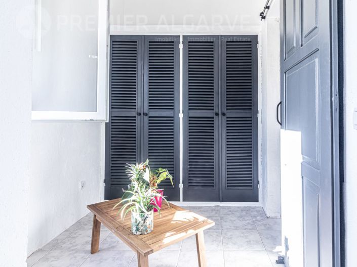 Image No.28-5 Bed House for sale