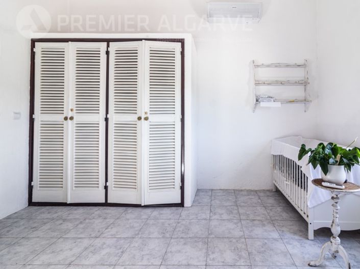 Image No.30-5 Bed House for sale