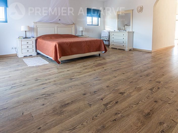 Image No.33-5 Bed House for sale