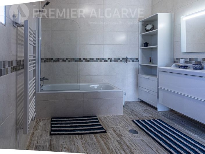 Image No.35-5 Bed House for sale