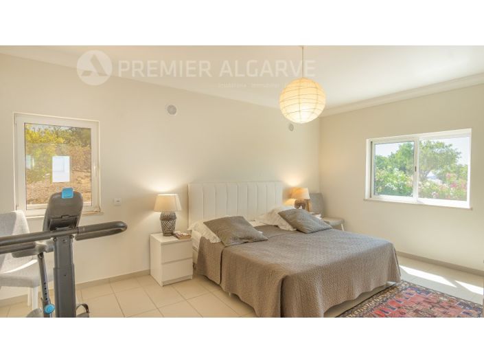 Image No.17-3 Bed House for sale