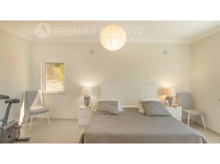 Image No.18-3 Bed House for sale