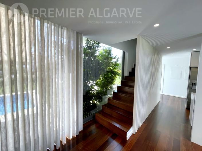 Image No.10-4 Bed House for sale