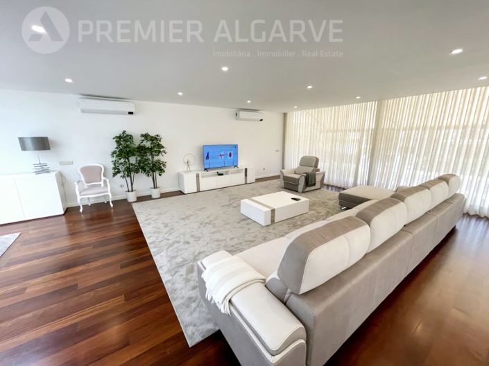 Image No.7-4 Bed House for sale