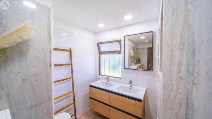 Image No.36-5 Bed Villa for sale