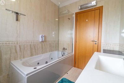 5149-796431-17fc7a1fea6ce452b55b8d392d0a2ff41