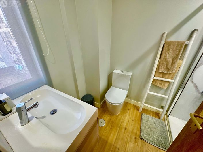 Image No.8-5 Bed Apartment for sale