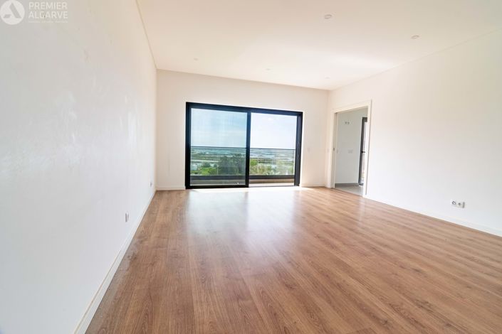Image No.11-3 Bed Apartment for sale