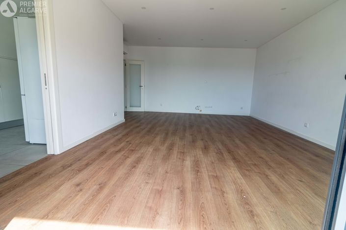 Image No.9-3 Bed Apartment for sale