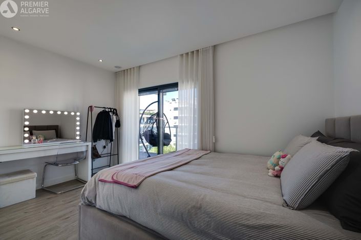 Image No.25-3 Bed Apartment for sale