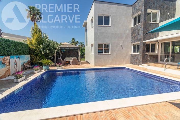 Image No.3-4 Bed Villa for sale
