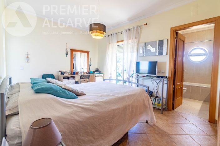 Image No.19-2 Bed Apartment for sale