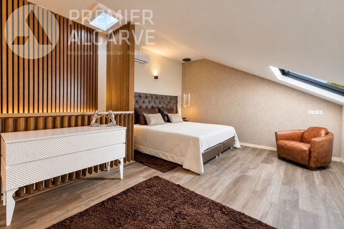 Image No.10-3 Bed Apartment for sale