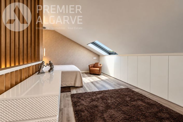 Image No.12-3 Bed Apartment for sale