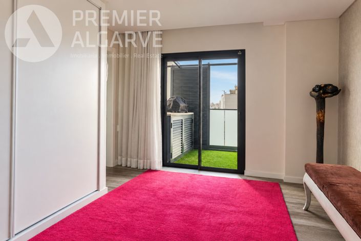 Image No.20-3 Bed Apartment for sale