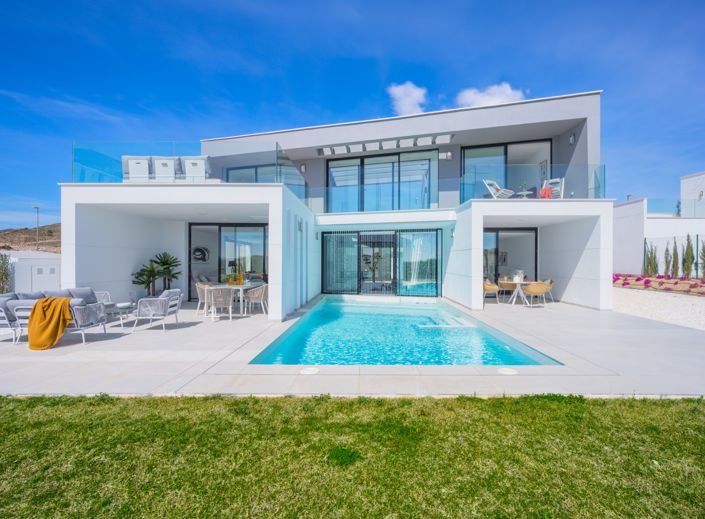 Image No.3-4 Bed Villa for sale