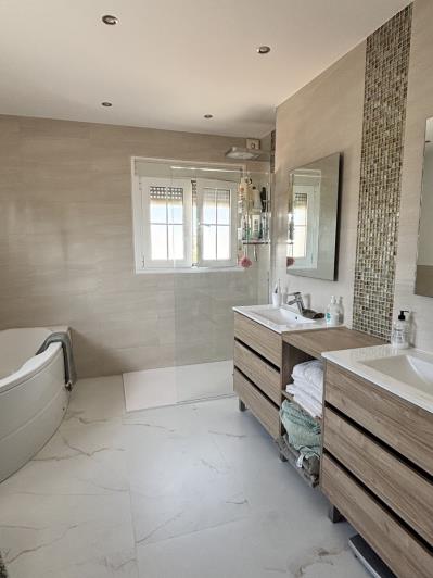 Image No.8-6 Bed Villa / Detached for sale