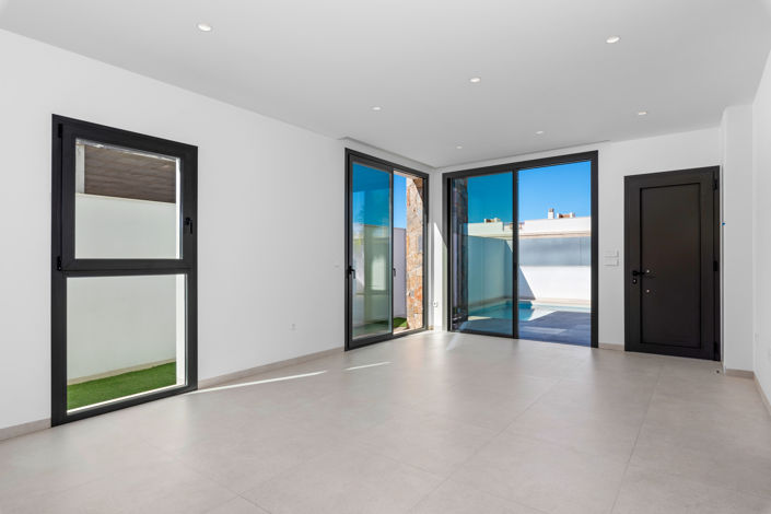 Image No.14-3 Bed Apartment for sale