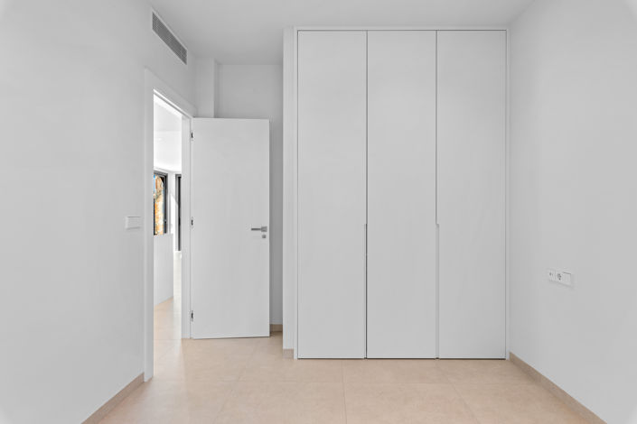 Image No.20-3 Bed Apartment for sale
