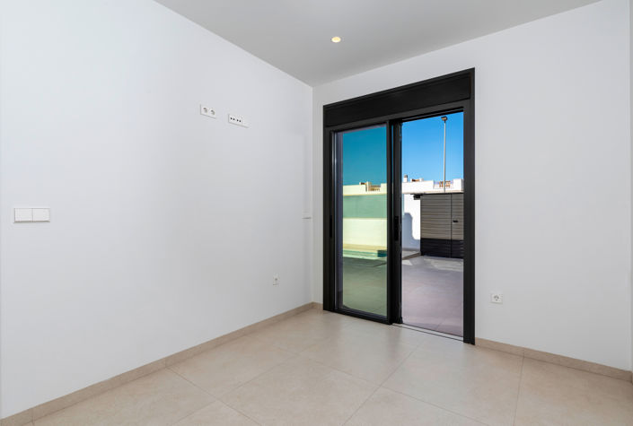 Image No.23-3 Bed Apartment for sale
