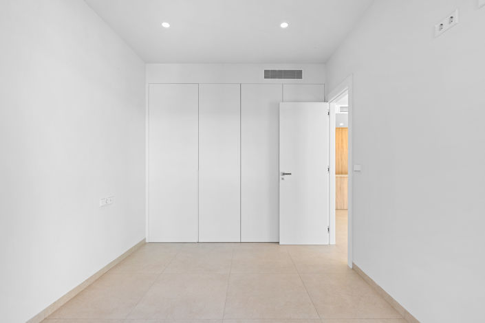 Image No.24-3 Bed Apartment for sale