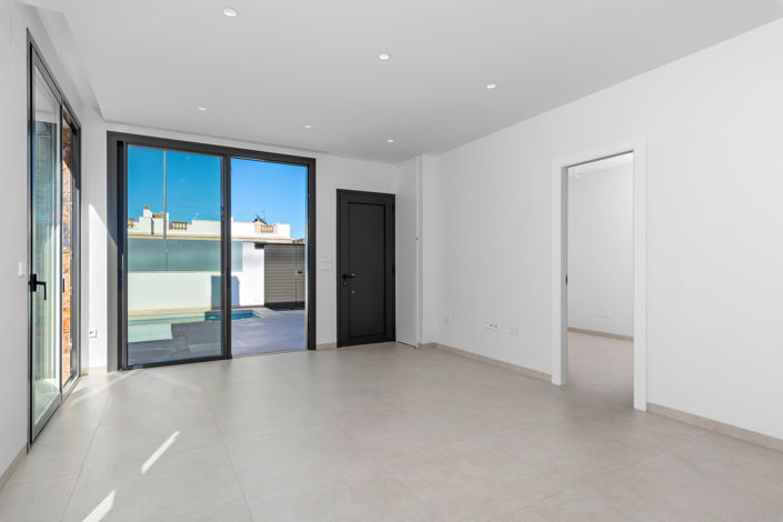 Image No.25-3 Bed Apartment for sale