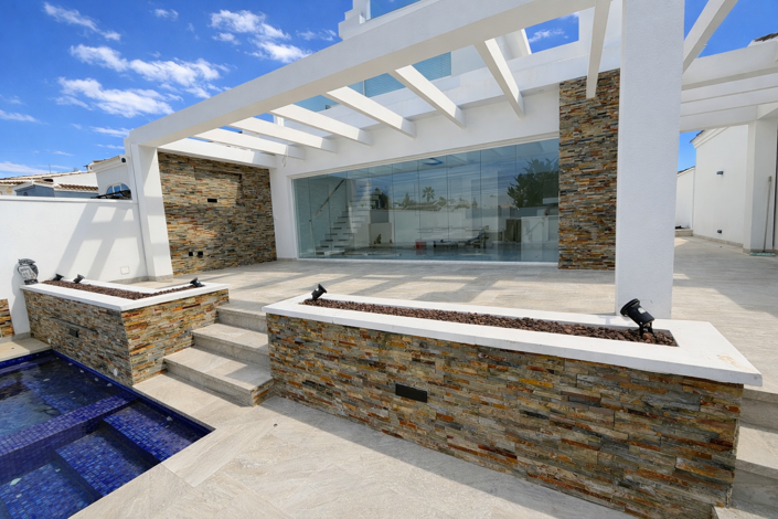 Image No.3-3 Bed Villa for sale