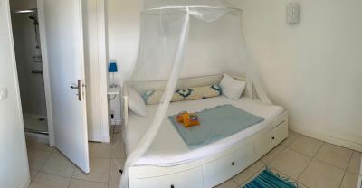 bedroom-suite-in-poolhouse-